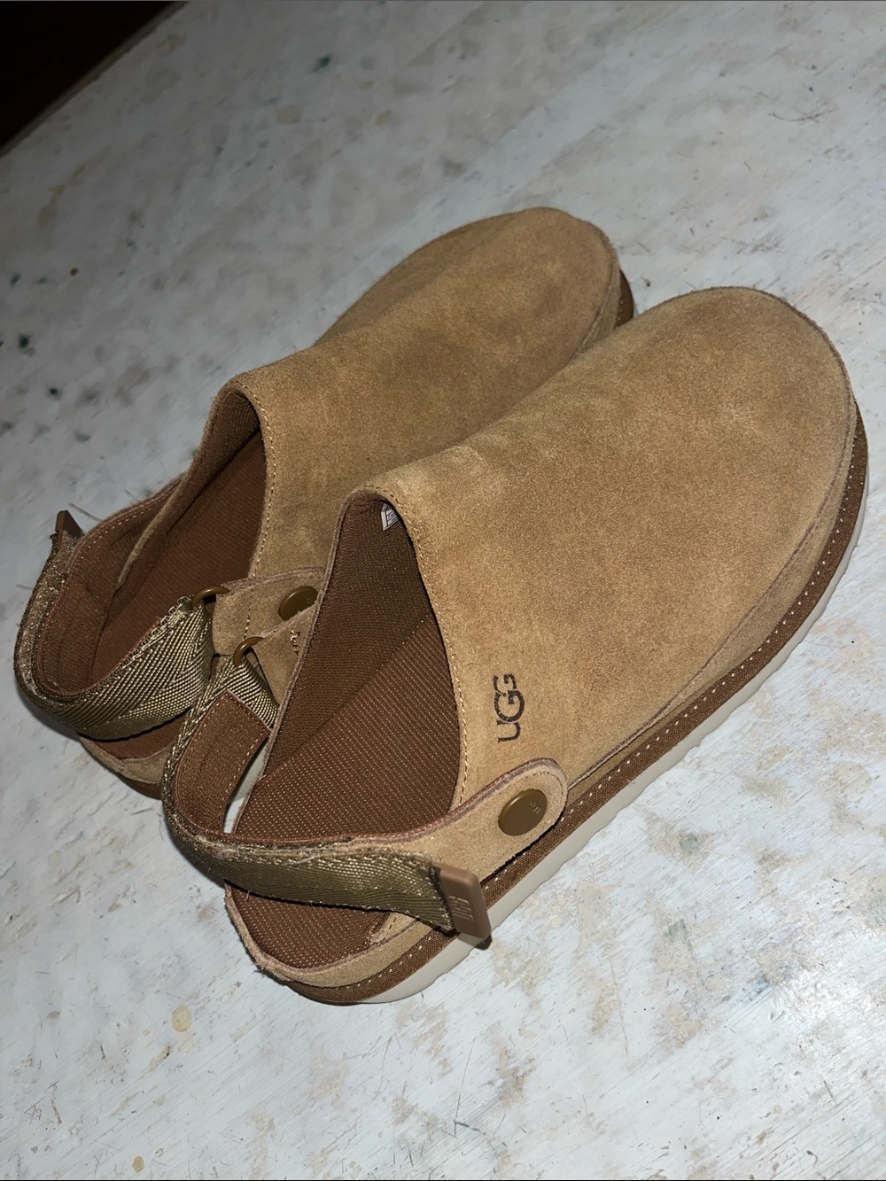 UGG Goldenstar Clog - Chestnut | size 9